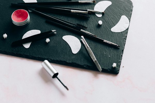 Comment marier des sacs à bandoulière avec des tenues de soirée?