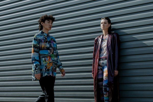 Quelles astuces pour choisir des baskets qui s'intègrent bien dans une tenue de bureau?